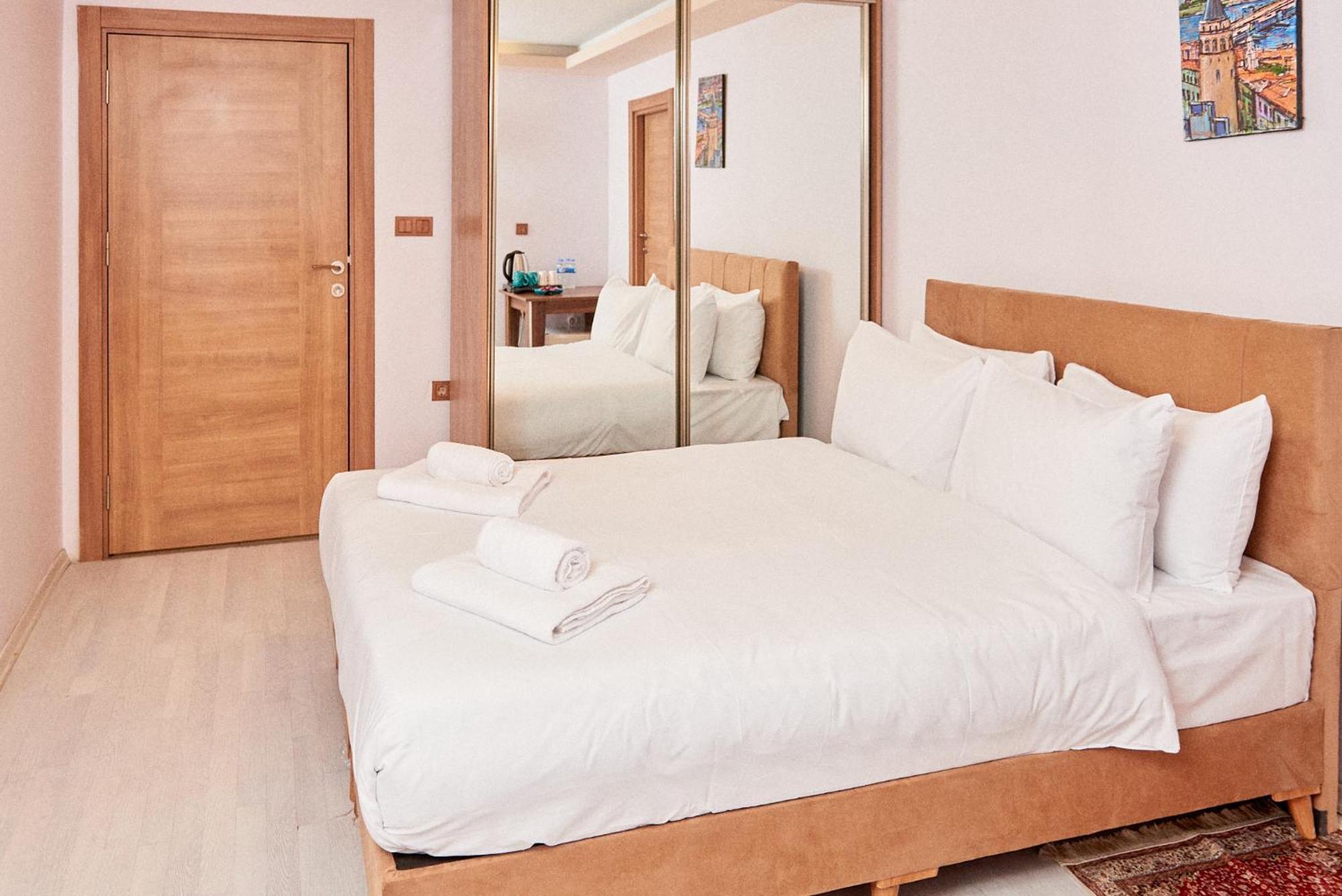 Nuageux House Hotel Istanbul Bagian luar foto